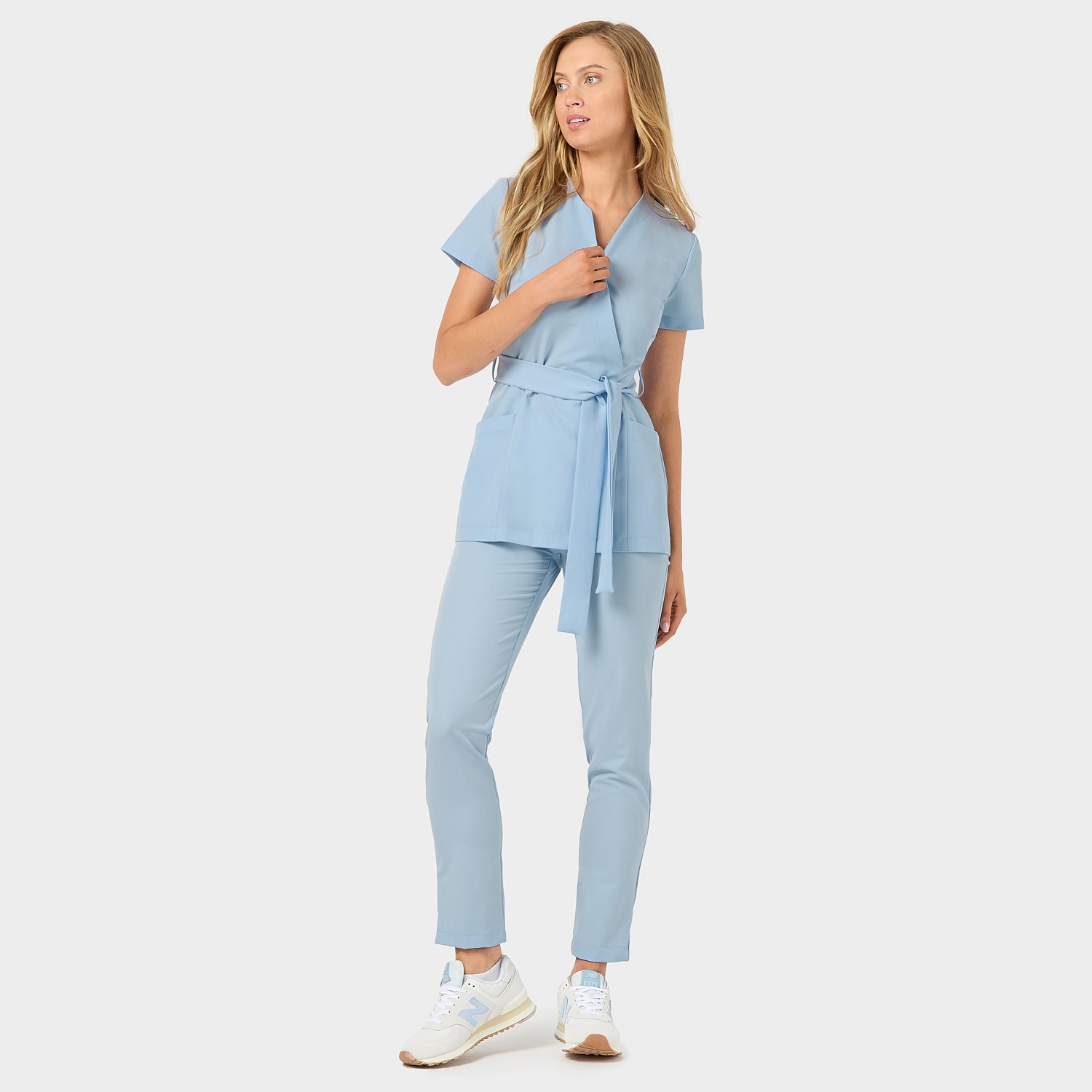 Fartuszek medyczny SOPHIA baby blue - widok przodem